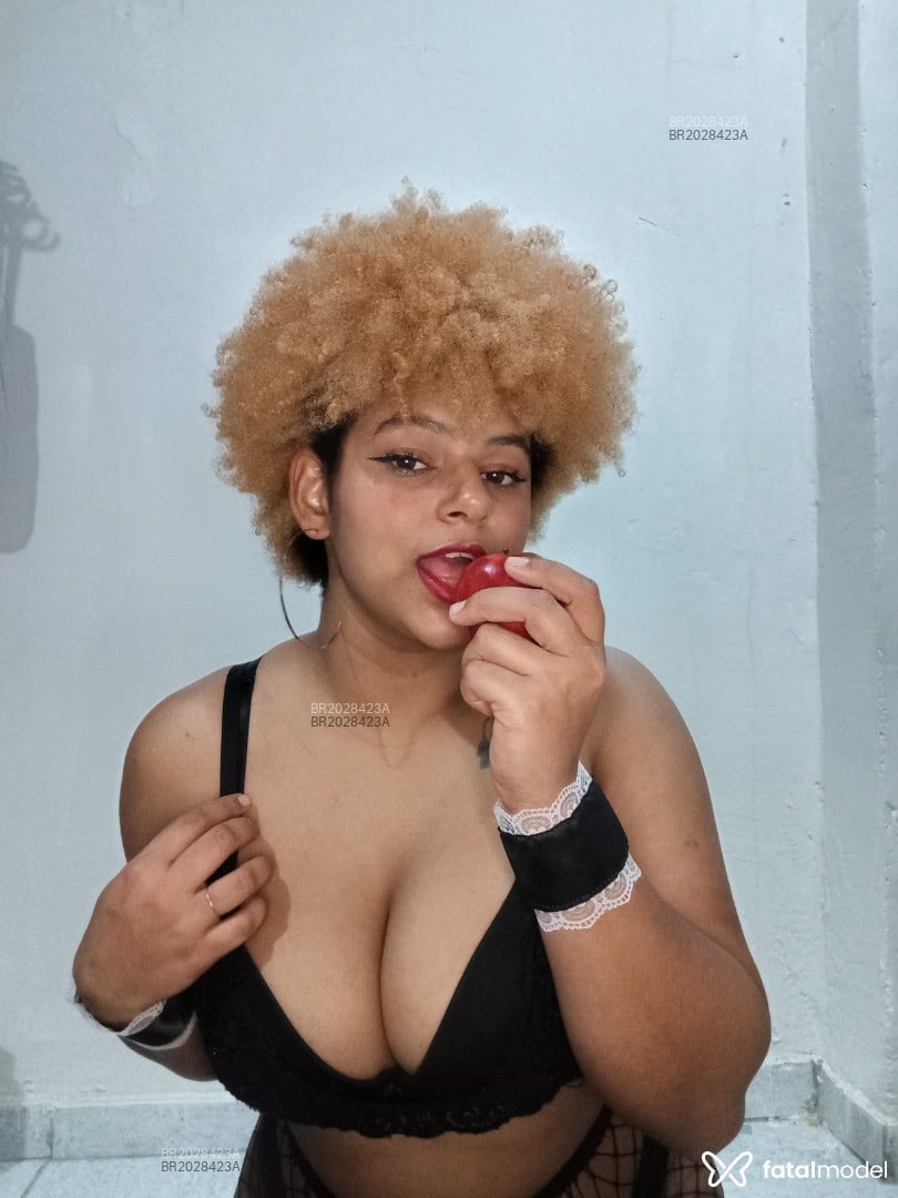 Acompanhante mulher com cabelo castanho de olhos castanhos em São Paulo Acompanhante mulher com cabelo castanho de olhos castanhos em São Paulo - Capitã Ane