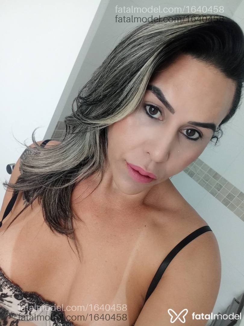 Acompanhante travesti loira (o) de olhos castanhos - Letícia