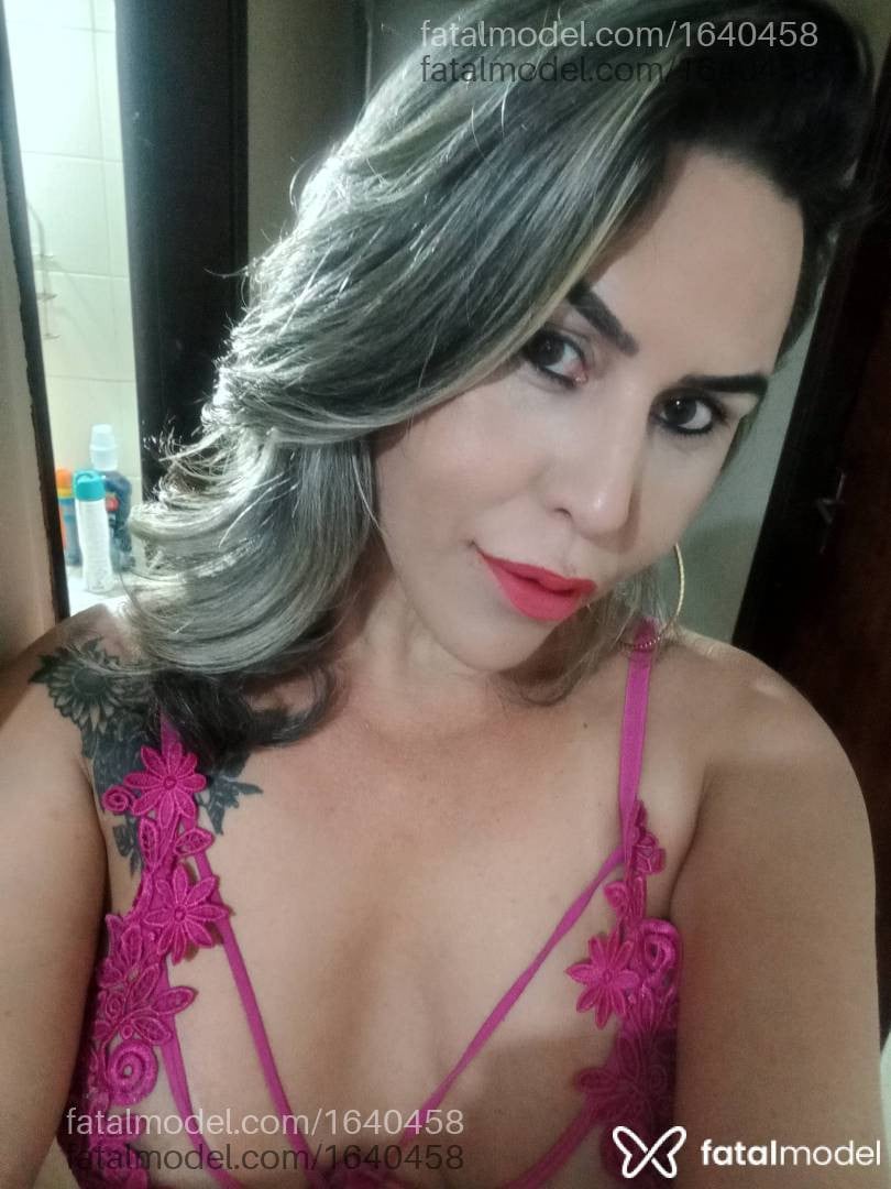 Acompanhante travesti loira (o) de olhos castanhos - Letícia