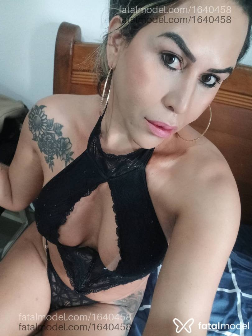 Acompanhante travesti loira (o) de olhos castanhos - Letícia
