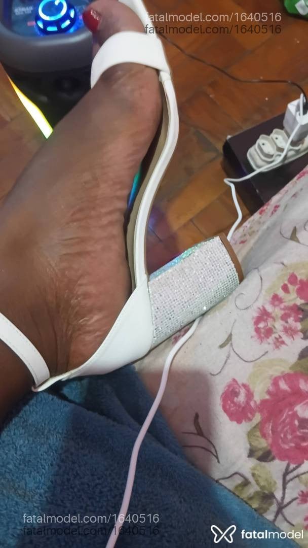 Acompanhante travesti morena (o) de olhos pretos - Laura Tavares