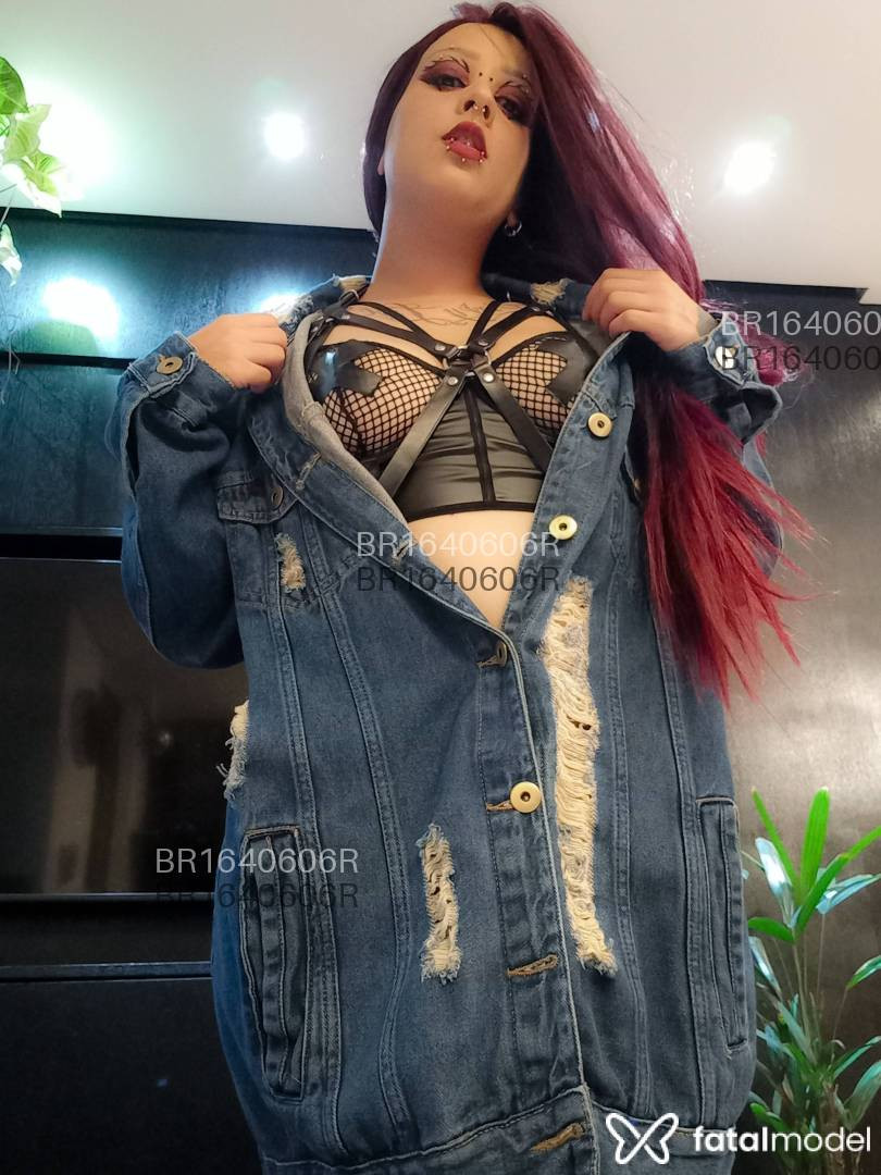 Acompanhante mulher morena (o) de olhos castanhos em Virtual Acompanhante mulher morena (o) de olhos castanhos em Virtual - Bunny Cadaverous
