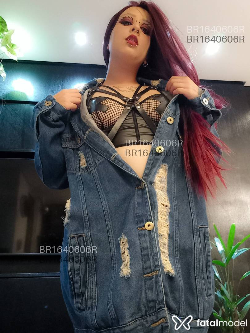 Acompanhante mulher morena (o) de olhos castanhos em Virtual Acompanhante mulher morena (o) de olhos castanhos em Virtual - Bunny Cadaverous