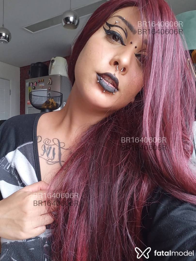 Acompanhante mulher morena (o) de olhos castanhos em Virtual Acompanhante mulher morena (o) de olhos castanhos em Virtual - Bunny Cadaverous
