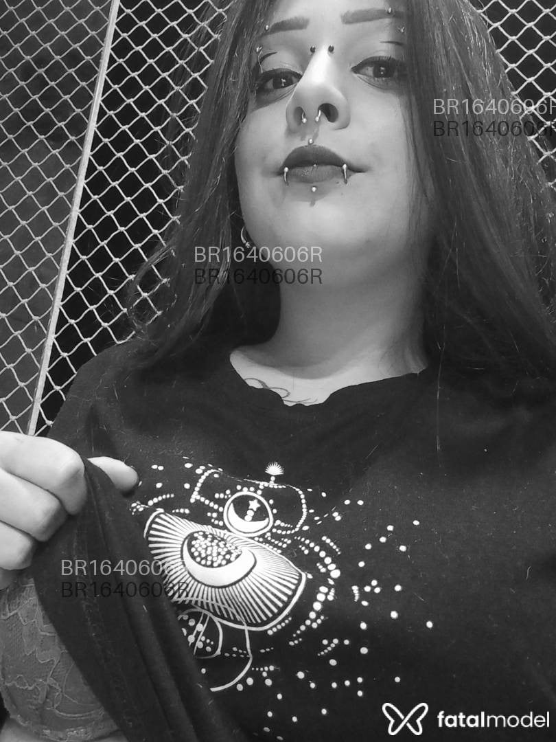 Acompanhante mulher morena (o) de olhos castanhos em Virtual Acompanhante mulher morena (o) de olhos castanhos em Virtual - Bunny Cadaverous
