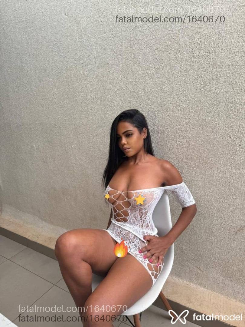 Acompanhante mulher com cabelo castanho de olhos castanhos - Anitta