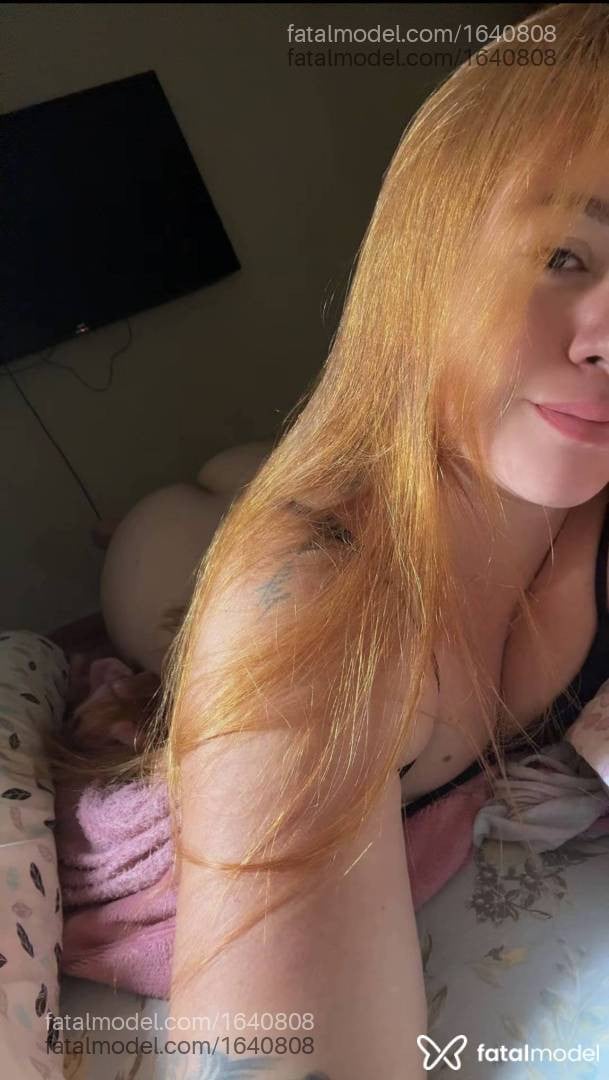 Acompanhante mulher ruiva (o) de olhos castanhos - Jade Muniz Acompanhante mulher ruiva (o) de olhos castanhos - Jade Muniz