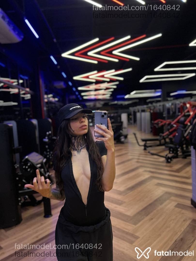 Acompanhante mulher com cabelo castanho de olhos castanhos em São Paulo - Gabriela Valbão