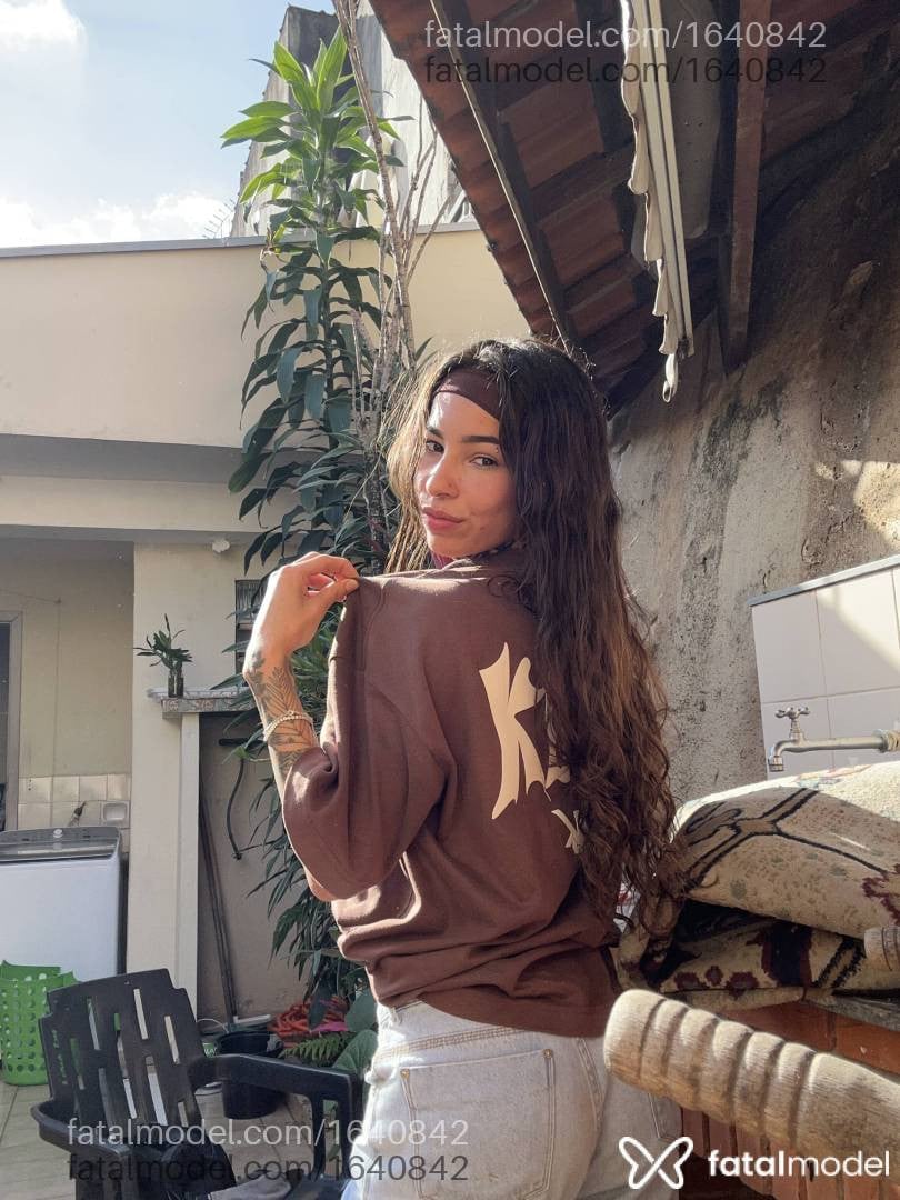 Acompanhante mulher com cabelo castanho de olhos castanhos em São Paulo - Gabriela Valbão