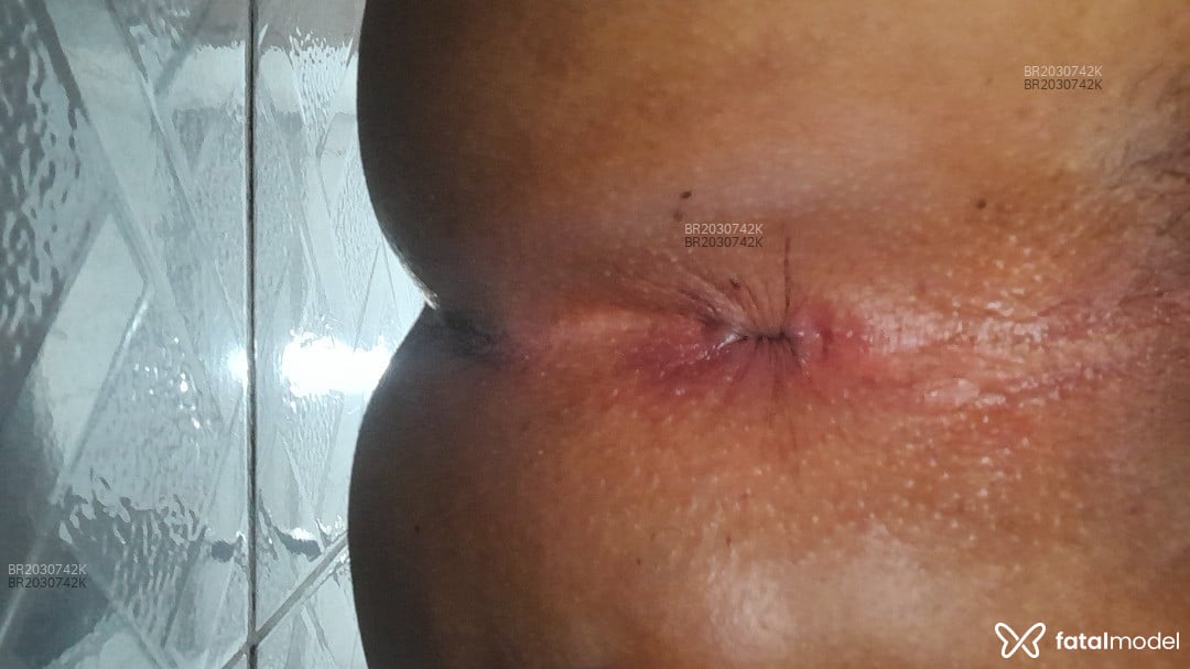 Acompanhante homem com cabelo colorido de olhos castanhos - Novpass