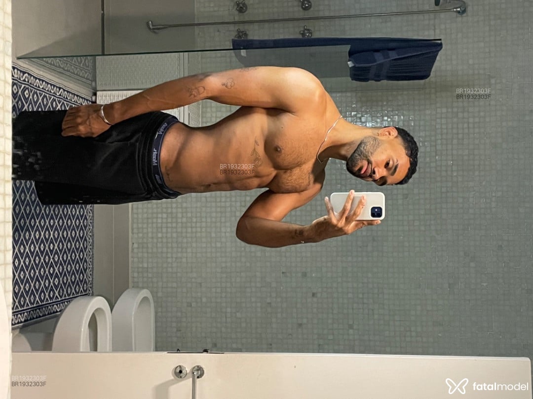 Acompanhante homem morena (o) de olhos pretos em São Paulo Acompanhante homem morena (o) de olhos pretos em São Paulo - Luiz Gomez