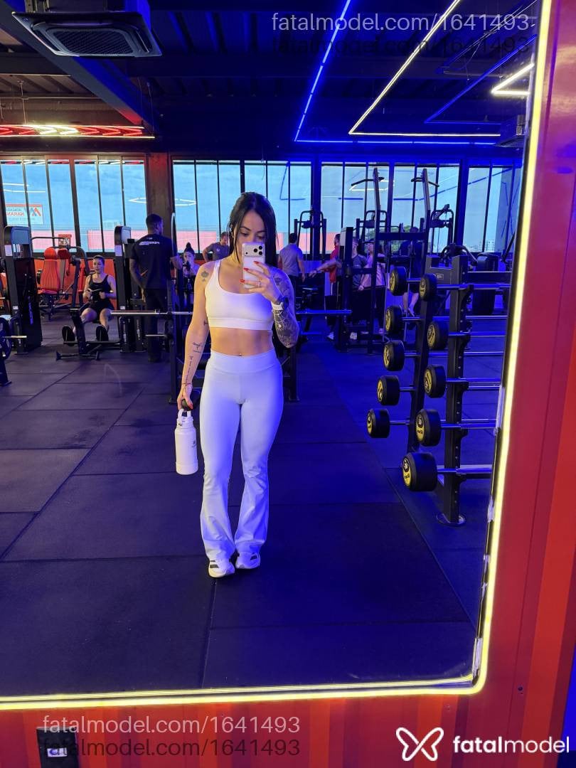 Acompanhante mulher com cabelo castanho de olhos castanhos - Bruna Queiroz