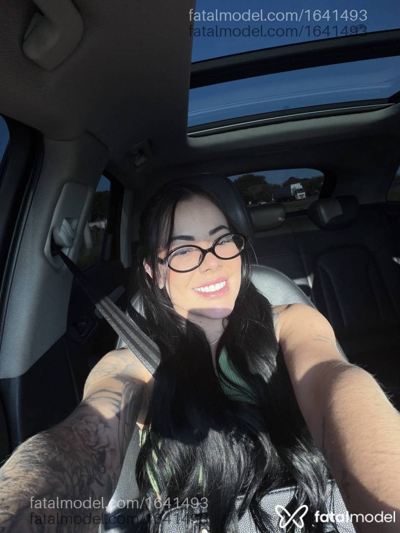 Acompanhante mulher com cabelo castanho de olhos castanhos - Bruna Queiroz
