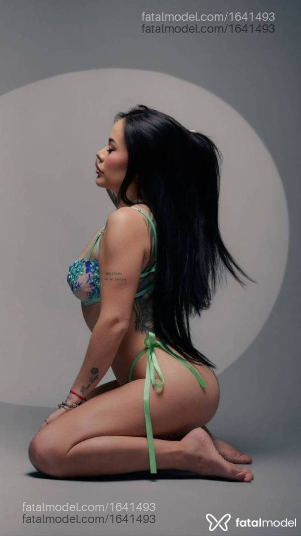 Acompanhante mulher com cabelo castanho de olhos castanhos - Bruna Queiroz