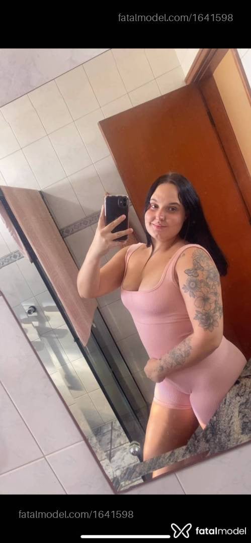 Acompanhante mulher morena (o) de olhos castanhos - Mirela