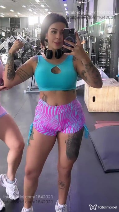 Acompanhante mulher morena (o) de olhos pretos em Cruzeiro Acompanhante mulher morena (o) de olhos pretos em Cruzeiro - Giovanna Salles