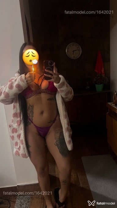 Acompanhante mulher morena (o) de olhos pretos em Cruzeiro Acompanhante mulher morena (o) de olhos pretos em Cruzeiro - Giovanna Salles