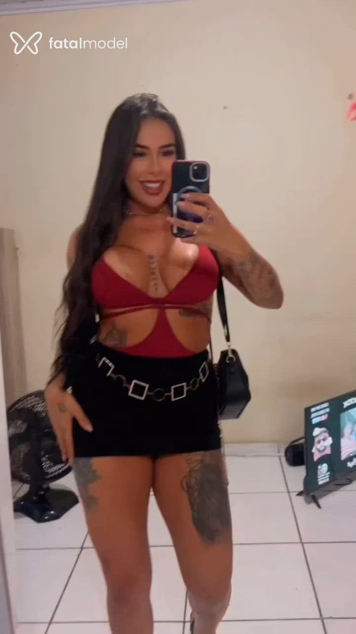 Acompanhante mulher morena (o) de olhos pretos - Giovanna Salles Acompanhante mulher morena (o) de olhos pretos - Giovanna Salles