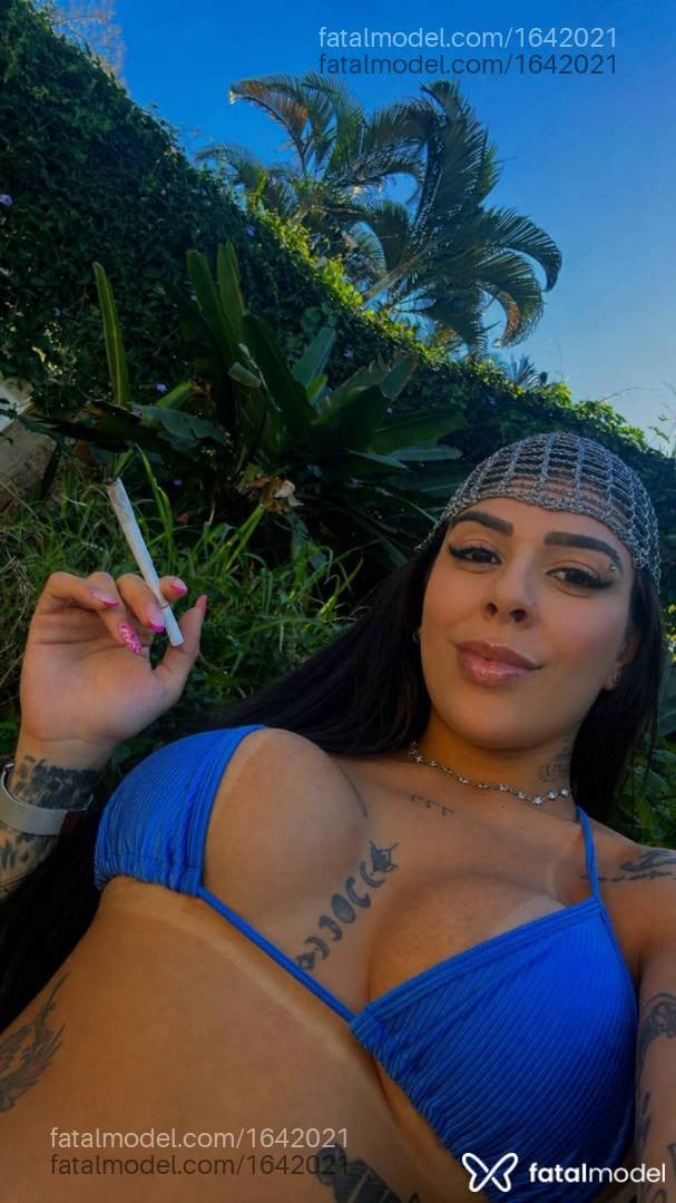 Acompanhante mulher morena (o) de olhos pretos - Giovanna Salles