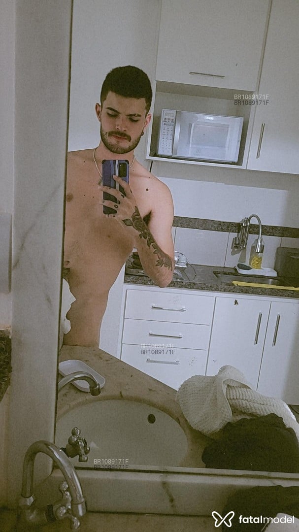 Acompanhante homem com cabelo castanho de olhos verdes em Bauru Acompanhante homem com cabelo castanho de olhos verdes em Bauru - Sadboy