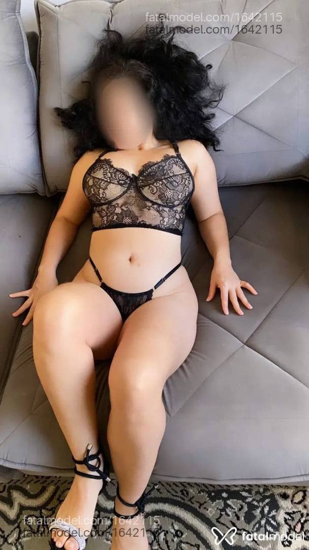 Acompanhante mulher morena (o) de olhos castanhos - Laura flores