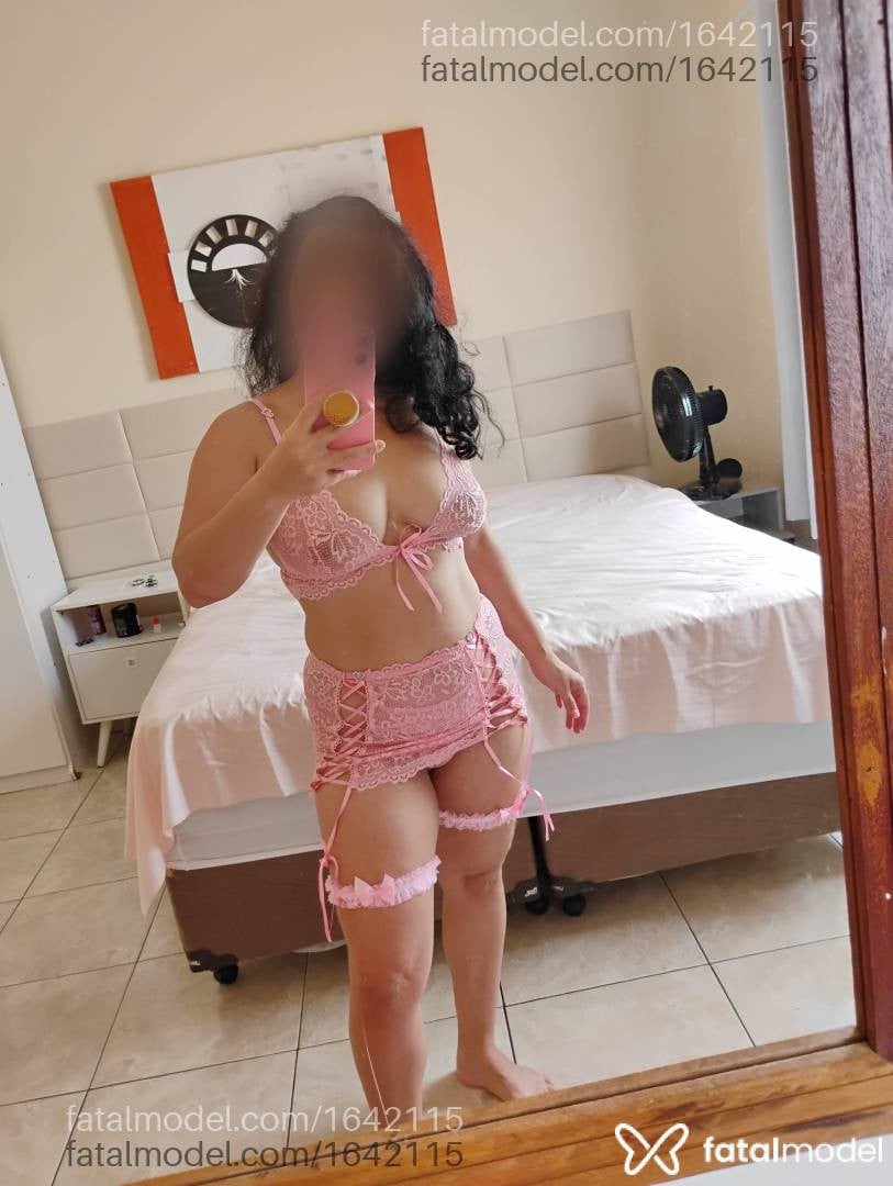 Acompanhante mulher morena (o) de olhos castanhos - Laura flores