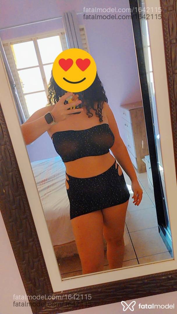 Acompanhante mulher morena (o) de olhos castanhos - Laura flores