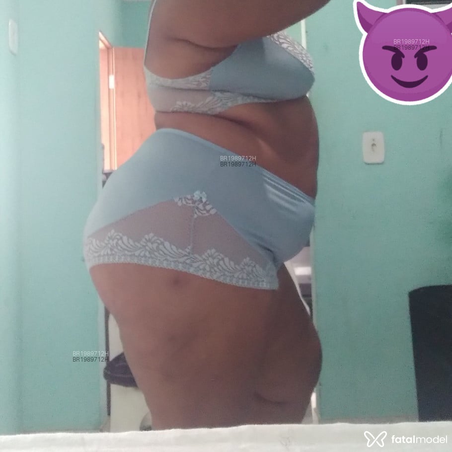 Acompanhante mulher com cabelo castanho de olhos verdes em Linhares - Natasha Bueno