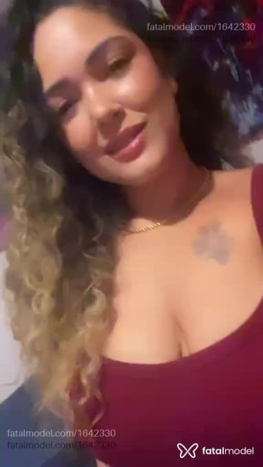 Acompanhante mulher loira (o) de olhos pretos em Navegantes Acompanhante mulher loira (o) de olhos pretos em Navegantes - Karla Lopes