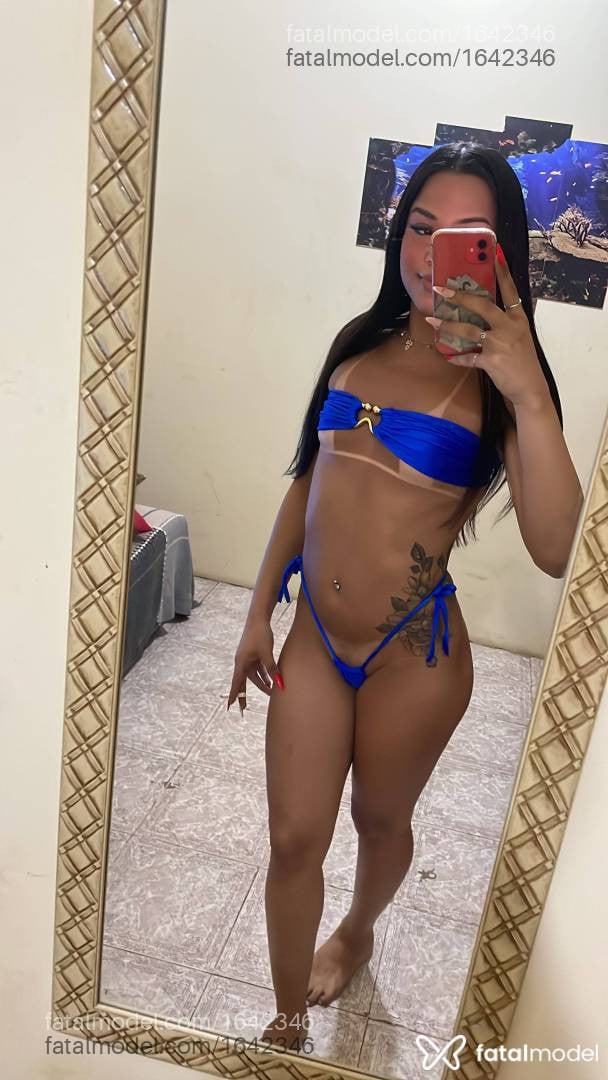 Acompanhante mulher trans morena (o) de olhos pretos - Ray
