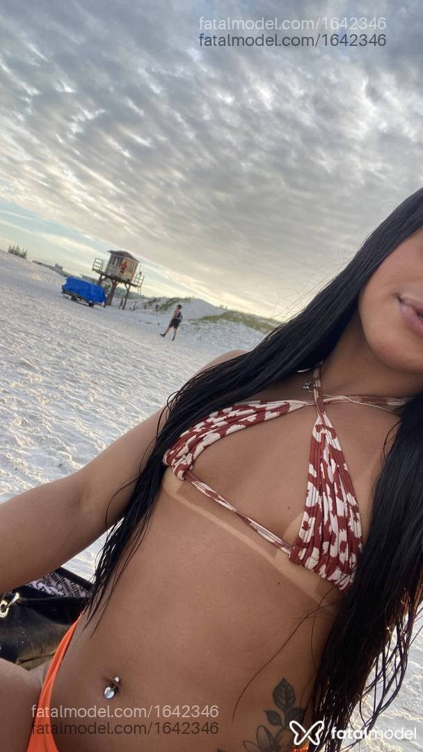 Acompanhante mulher trans morena (o) de olhos pretos - Ray