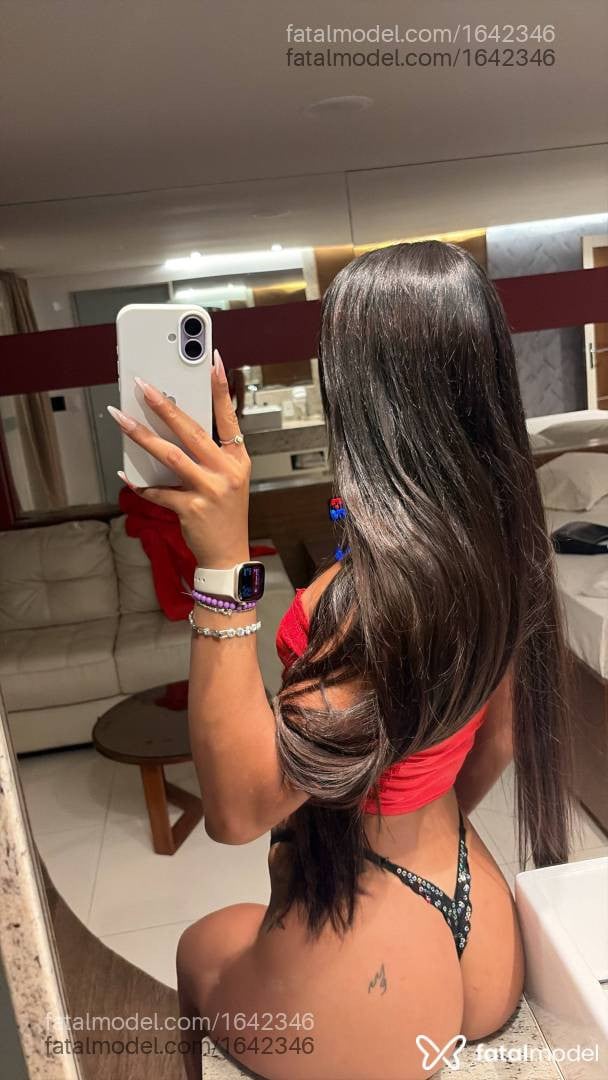 Acompanhante mulher trans morena (o) de olhos pretos - Ray