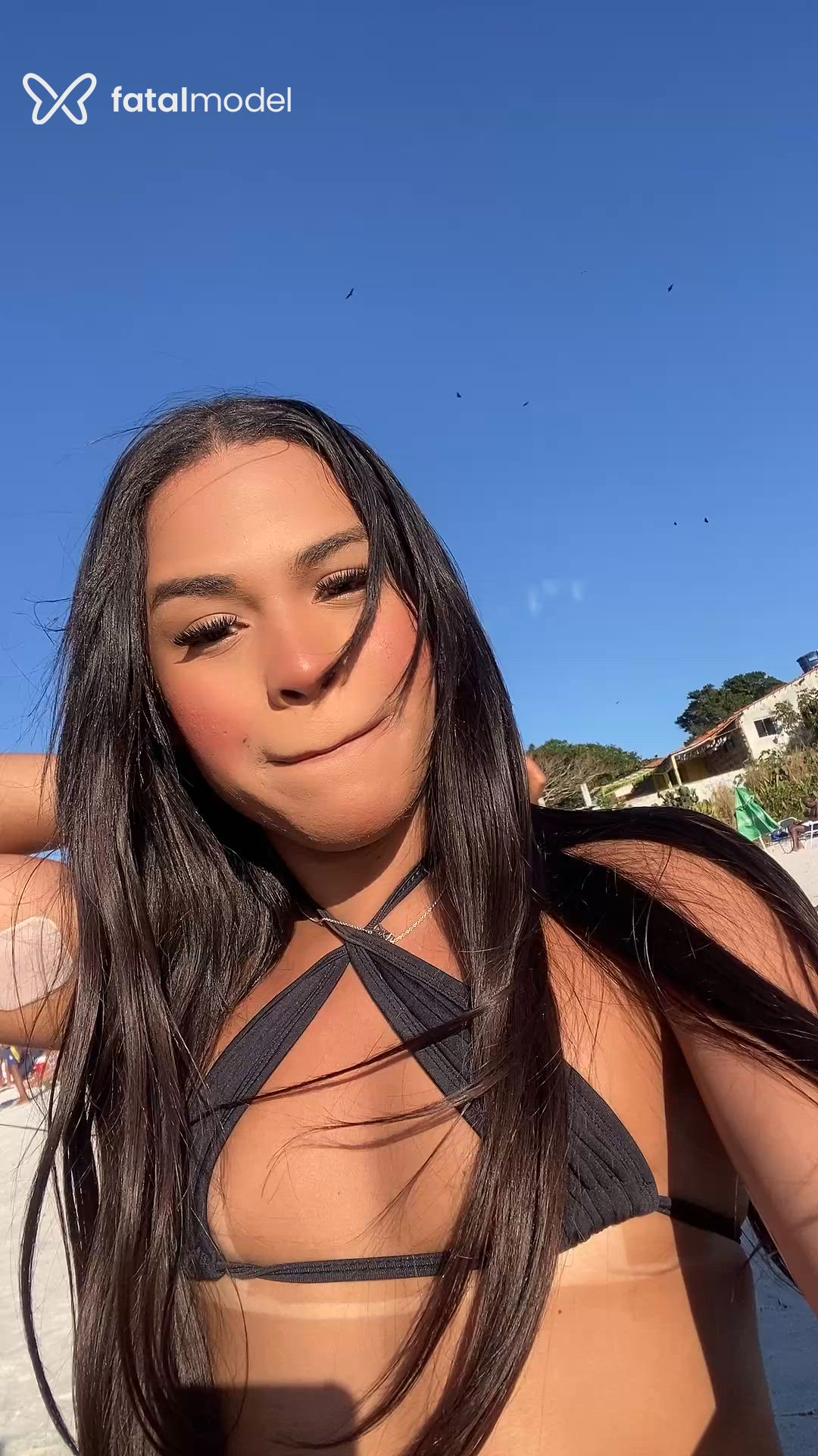 Acompanhante mulher trans morena (o) de olhos pretos - Ray