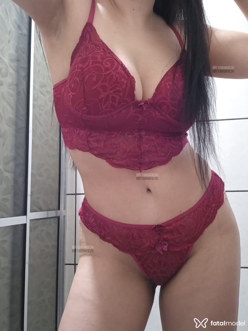 Acompanhante mulher morena (o) de olhos castanhos em Criciúma - Pietra Barcelos