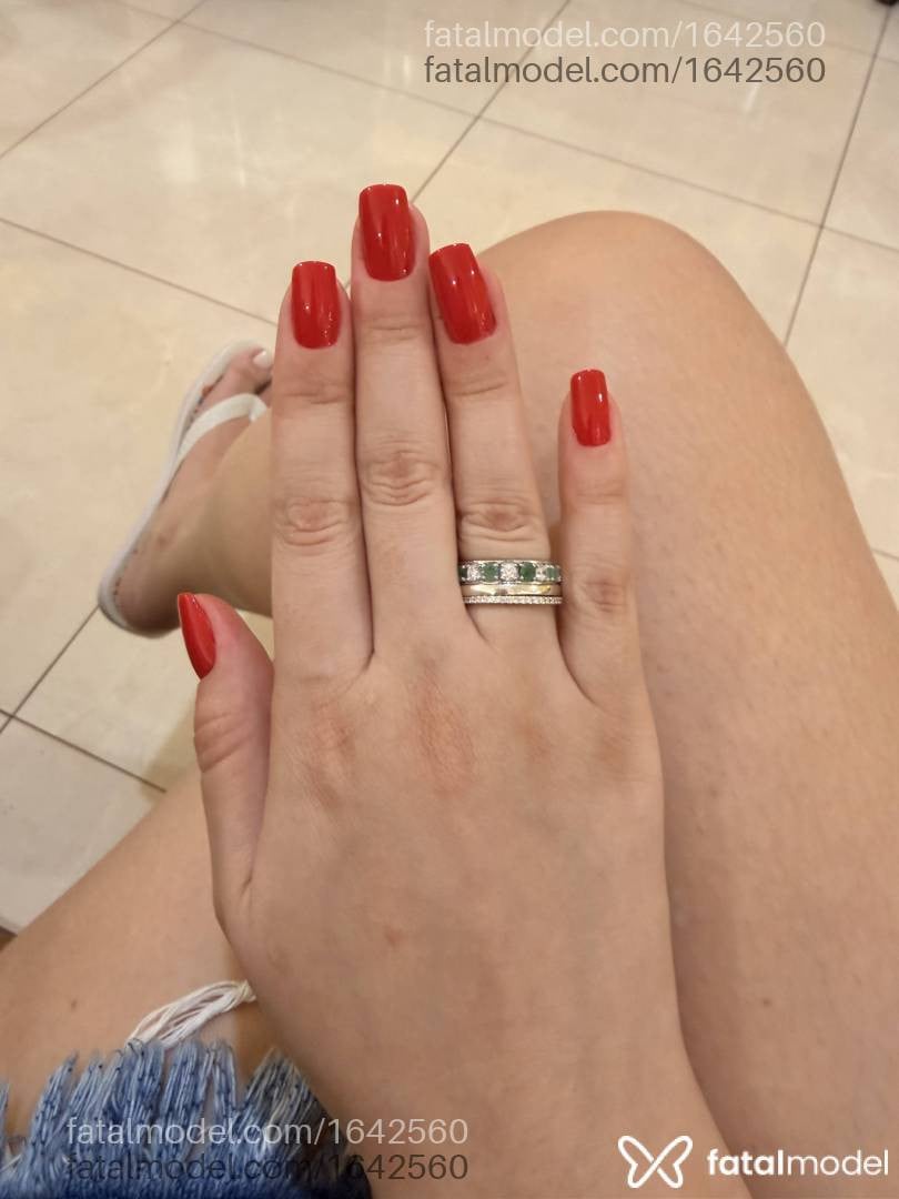 Acompanhante mulher com cabelo castanho de olhos castanhos - Agatha