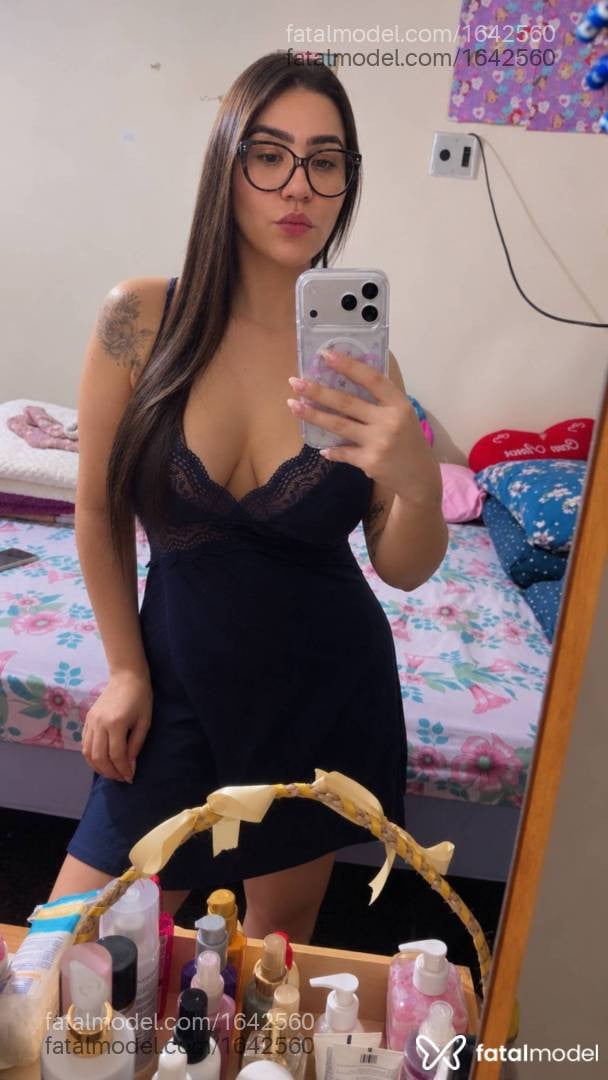 Acompanhante mulher com cabelo castanho de olhos castanhos - Agatha