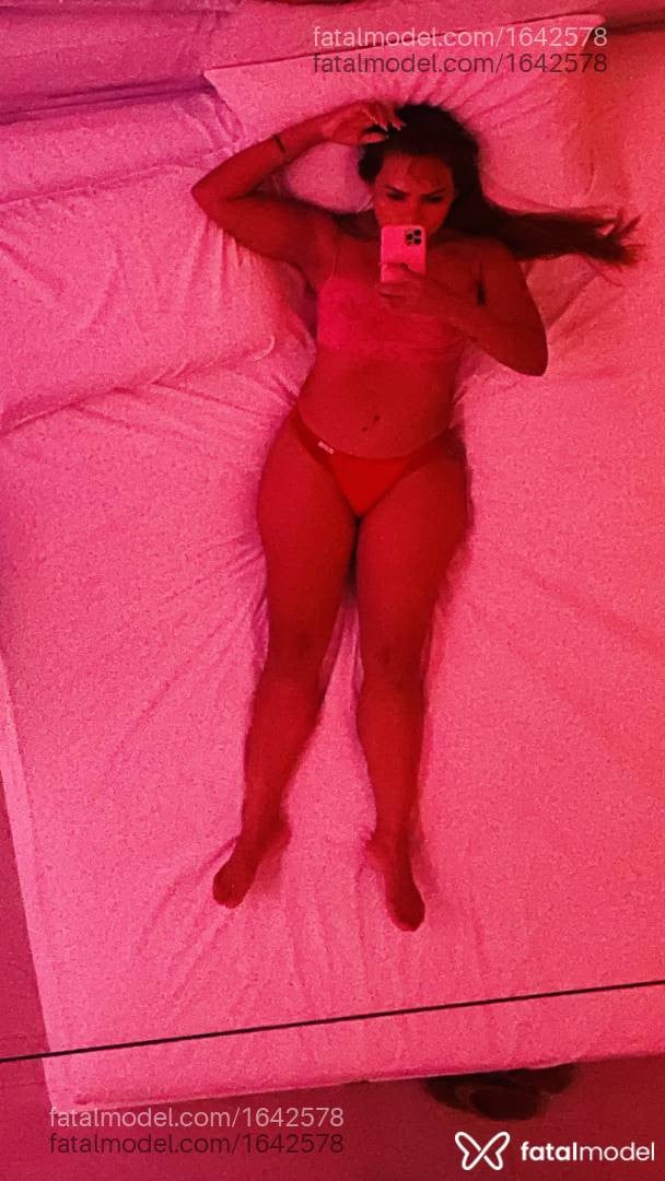Acompanhante mulher loira (o) de olhos castanhos em Joinville - Pollyanne