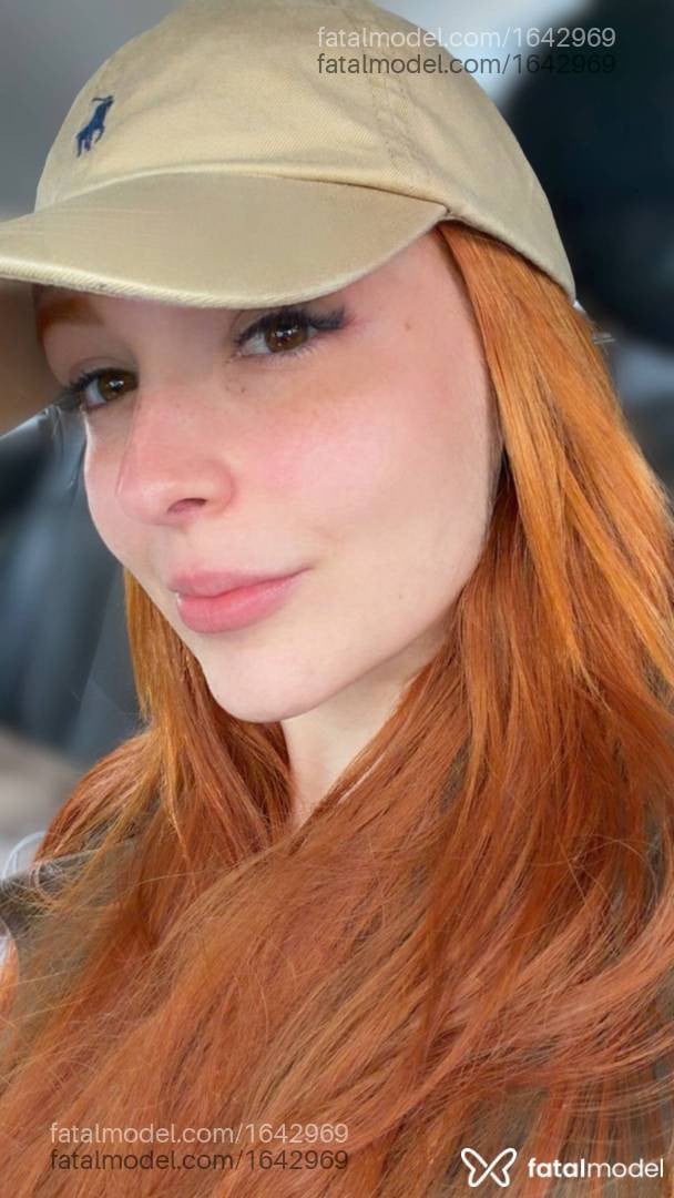 Acompanhante mulher ruiva (o) de olhos mel - Ana