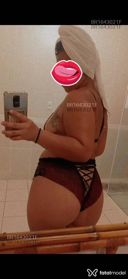 Acompanhante mulher com cabelo colorido de olhos castanhos em Navegantes Acompanhante mulher com cabelo colorido de olhos castanhos em Navegantes - Laila Santos