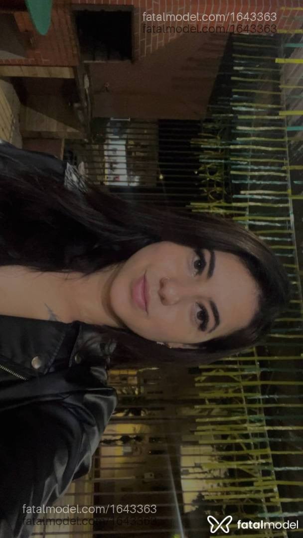 Acompanhante mulher morena (o) de olhos pretos - Cristal Royal