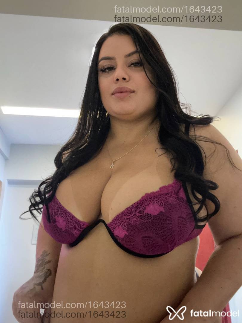 Acompanhante mulher com cabelo castanho de olhos mel - Bruninha