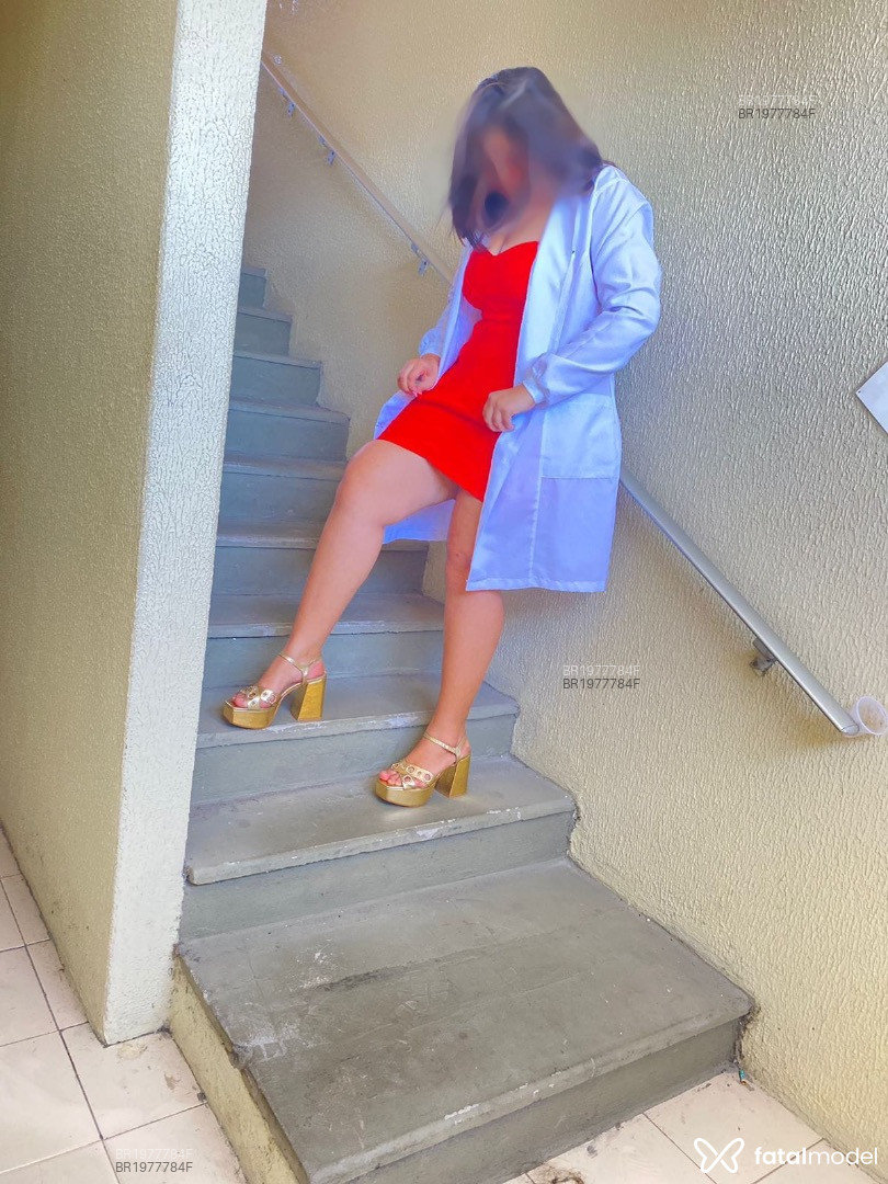 Acompanhante mulher com cabelo castanho de olhos pretos em Fortaleza - Karen Holanda