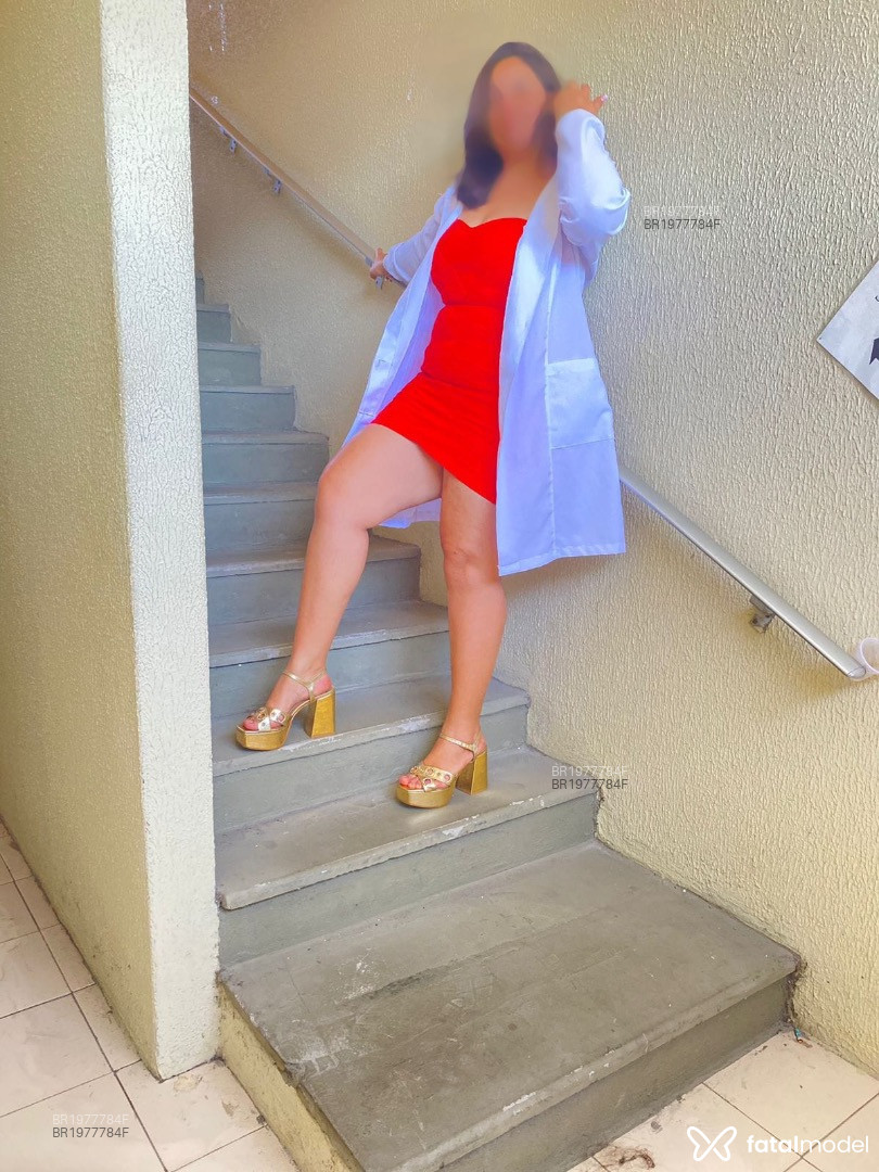 Acompanhante mulher com cabelo castanho de olhos pretos em Fortaleza - Karen Holanda