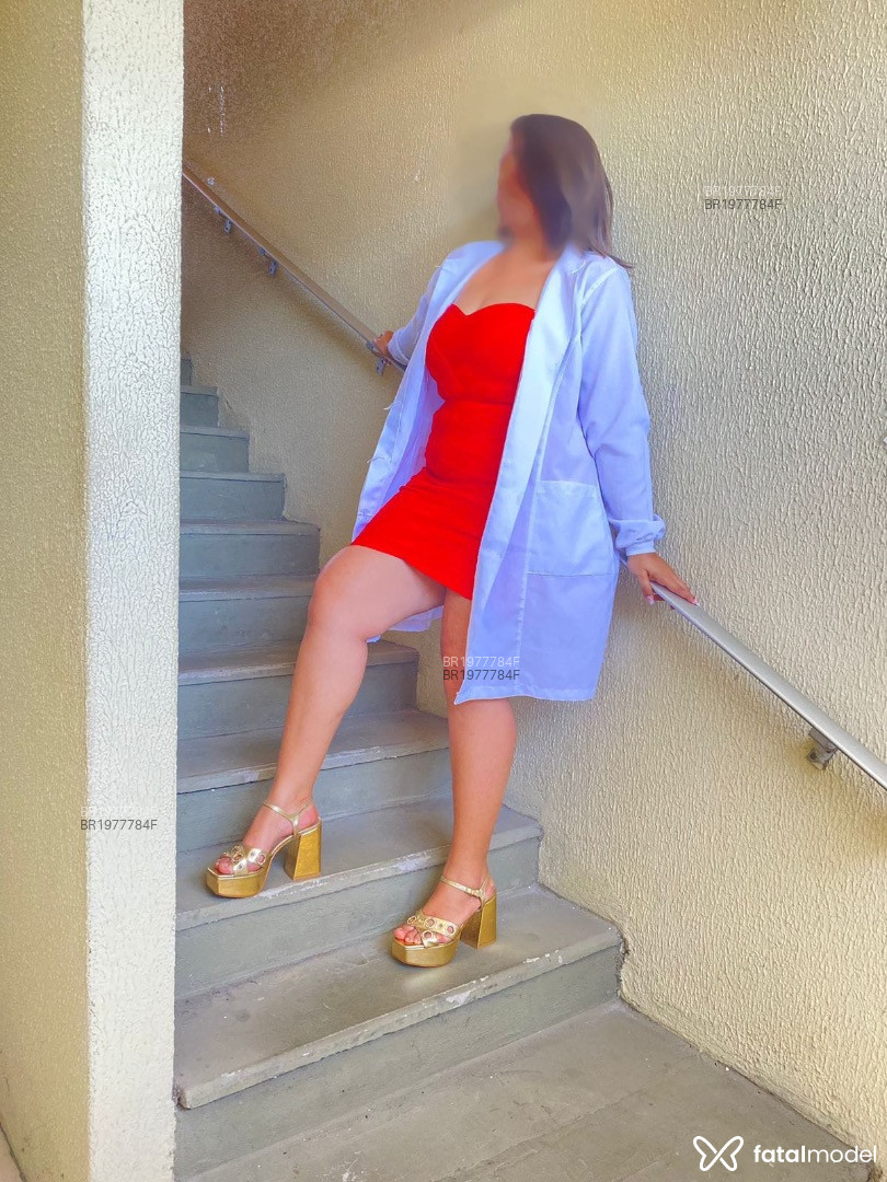 Acompanhante mulher com cabelo castanho de olhos pretos em Fortaleza - Karen Holanda