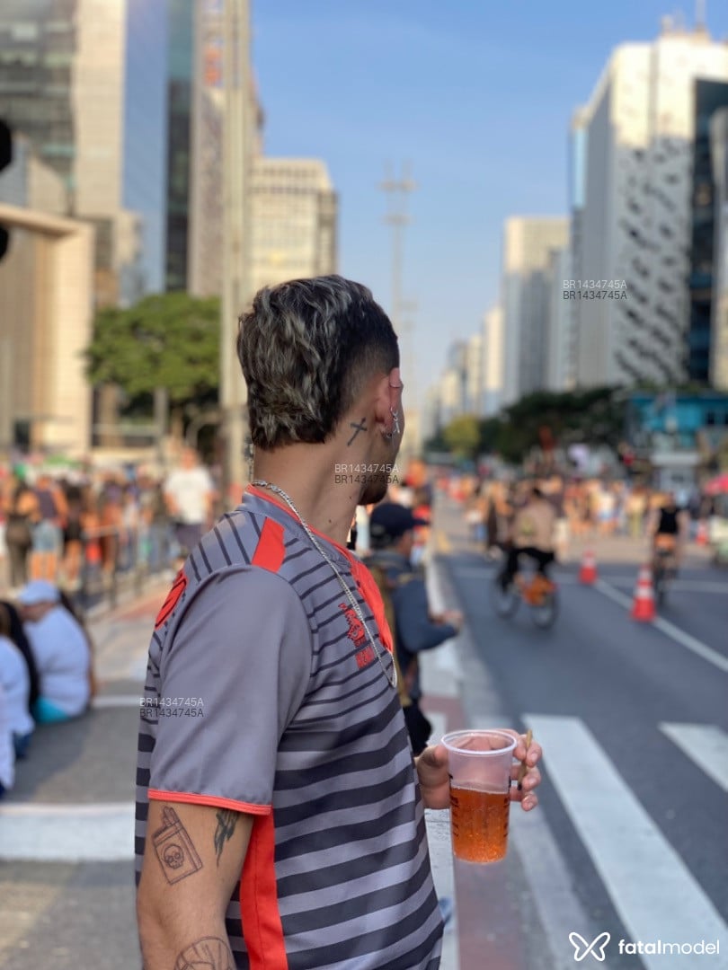 Acompanhante homem com cabelo castanho de olhos mel em São Paulo - Hiago
