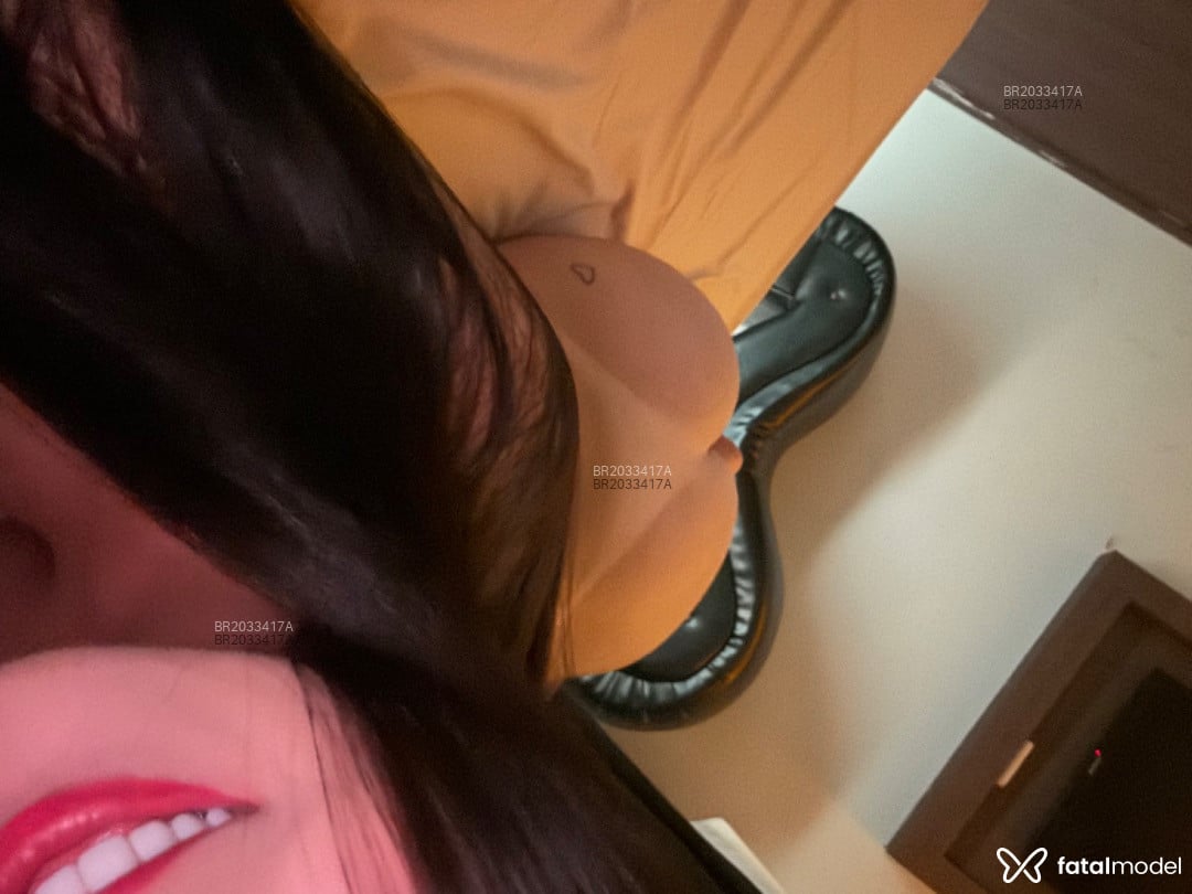 Acompanhante mulher com cabelo castanho de olhos verdes em São Paulo - Karla Silva