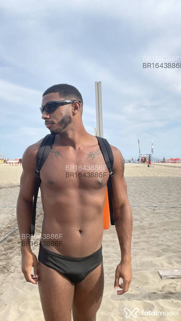 Acompanhante homem com cabelo castanho de olhos castanhos em Rio de Janeiro Acompanhante homem com cabelo castanho de olhos castanhos em Rio de Janeiro - Vitor Duarte