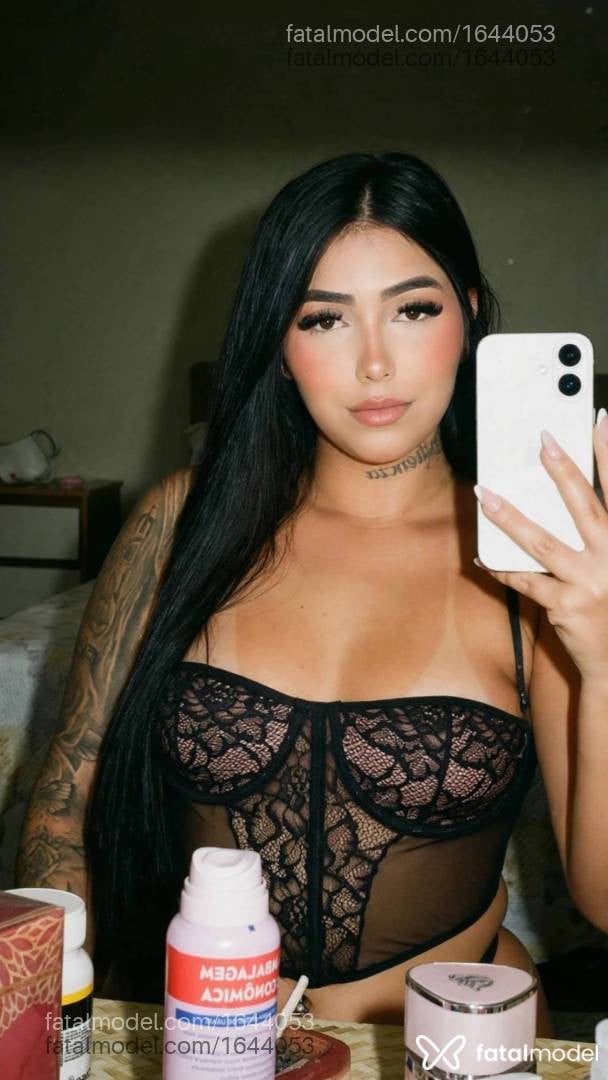 Acompanhante mulher morena (o) de olhos mel - Helena