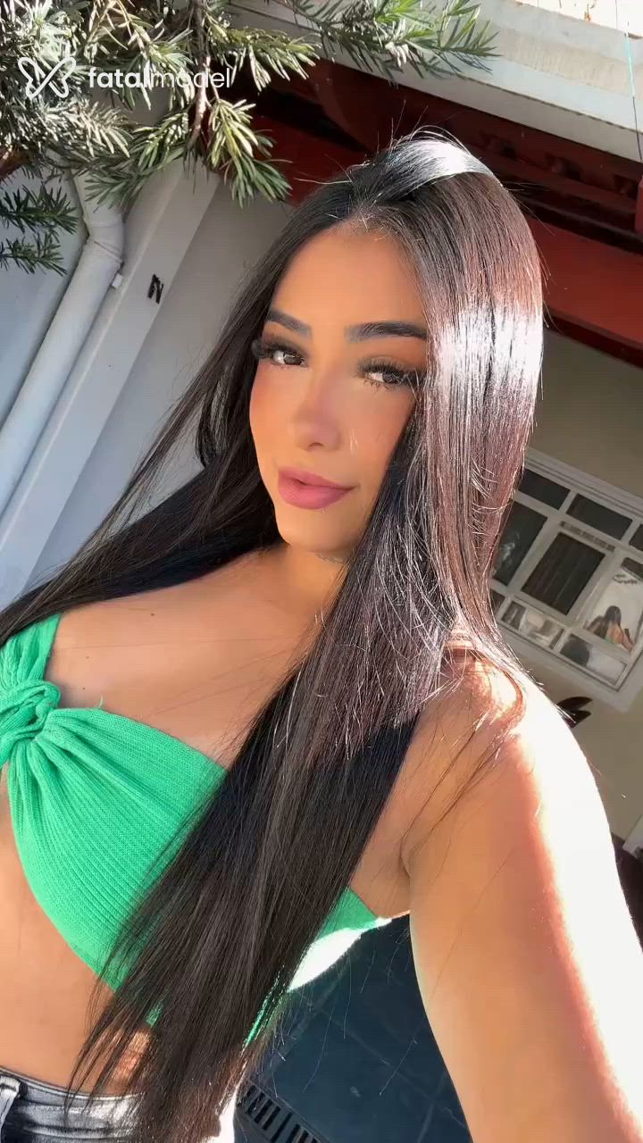 Acompanhante mulher morena (o) de olhos mel - Helena Acompanhante mulher morena (o) de olhos mel - Helena