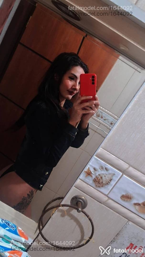 Acompanhante travesti ruiva (o) de olhos castanhos - Emanuelly lorena